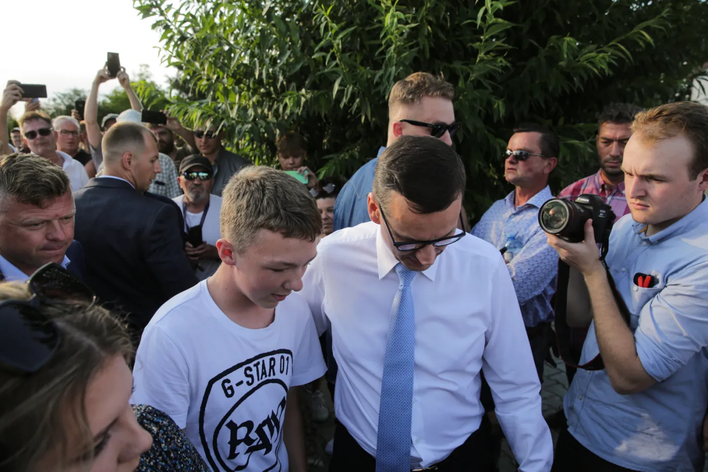 Nastolatek: Premier powiedział "podaj mi rękę". I ją złapał, ja mu nie chciałem jej podawać
