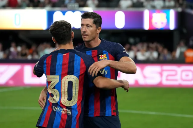 Robert Lewandowski zadebiutował w Barcelonie. Wybiegł na boisko z numerem... 12