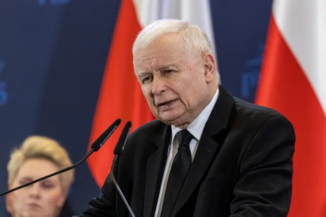 Kaczyński bije w Tuska i ludzi "chorych na ojkofobię": Polska oczerniana "co najmniej od XVIII w."