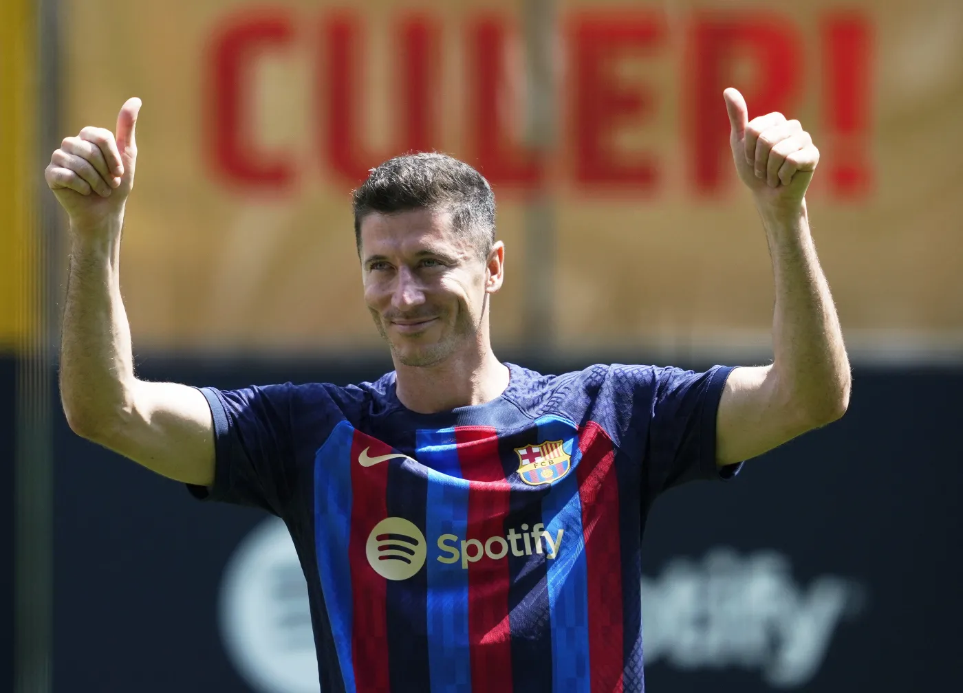 Lewandowski nową "9" Barcelony. Polak zaprezentowany na Camp Nou