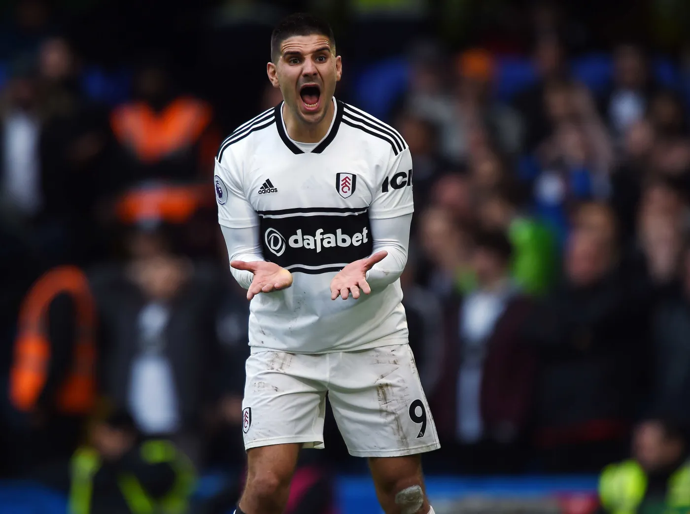 Falstart Liverpoolu. Mitrovic strzelił dwa gole dla beniaminka