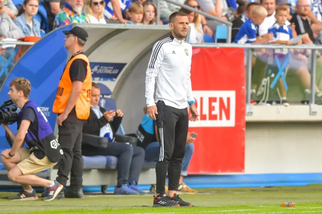 Miedź bez trenera. Łobodziński ukarany za cztery żółte kartki