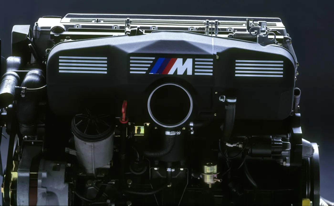 silnik-bmw-m5-e34-37541757.jpg