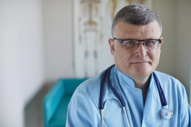 Nowy rok szkolny. Dr Grzesiowski bije w rząd