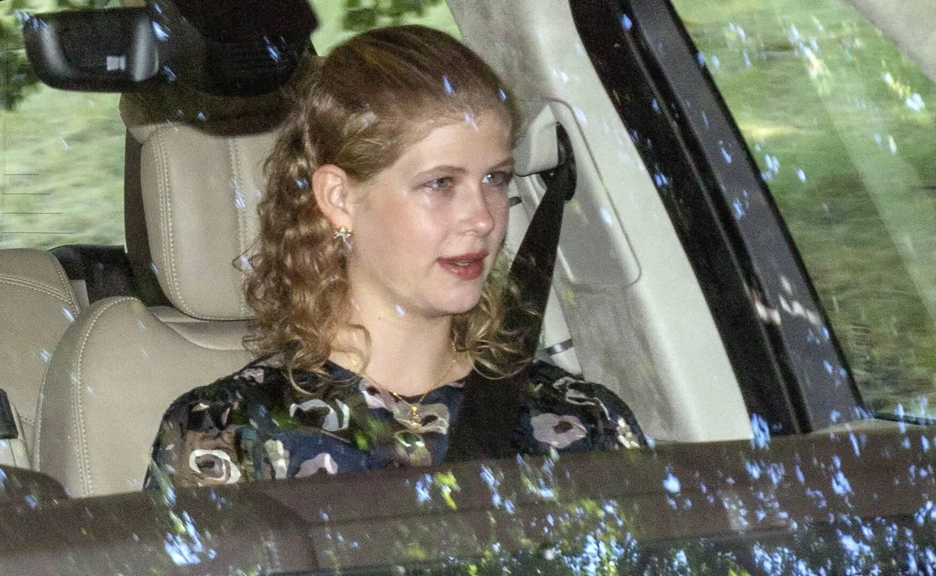 Wnuczka królowej Elżbiety poszła do pracy za... minimalną stawkę