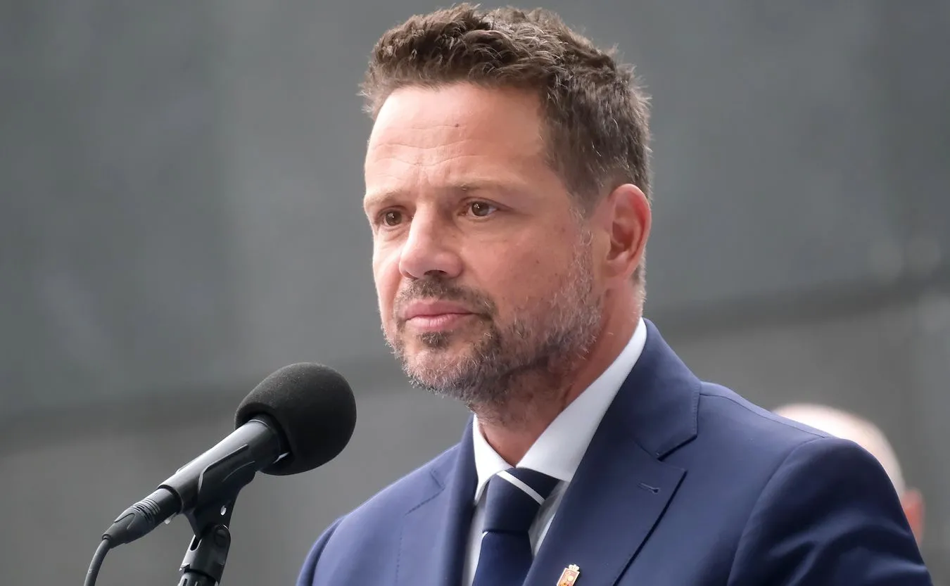 Trzaskowski: Premier chce rozdawać pieniądze tym, którzy są politycznie wygodni