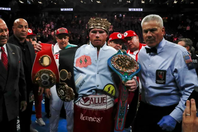 "Canelo" Alvarez pokonał Gołowkina i obronił pasy mistrzowskie