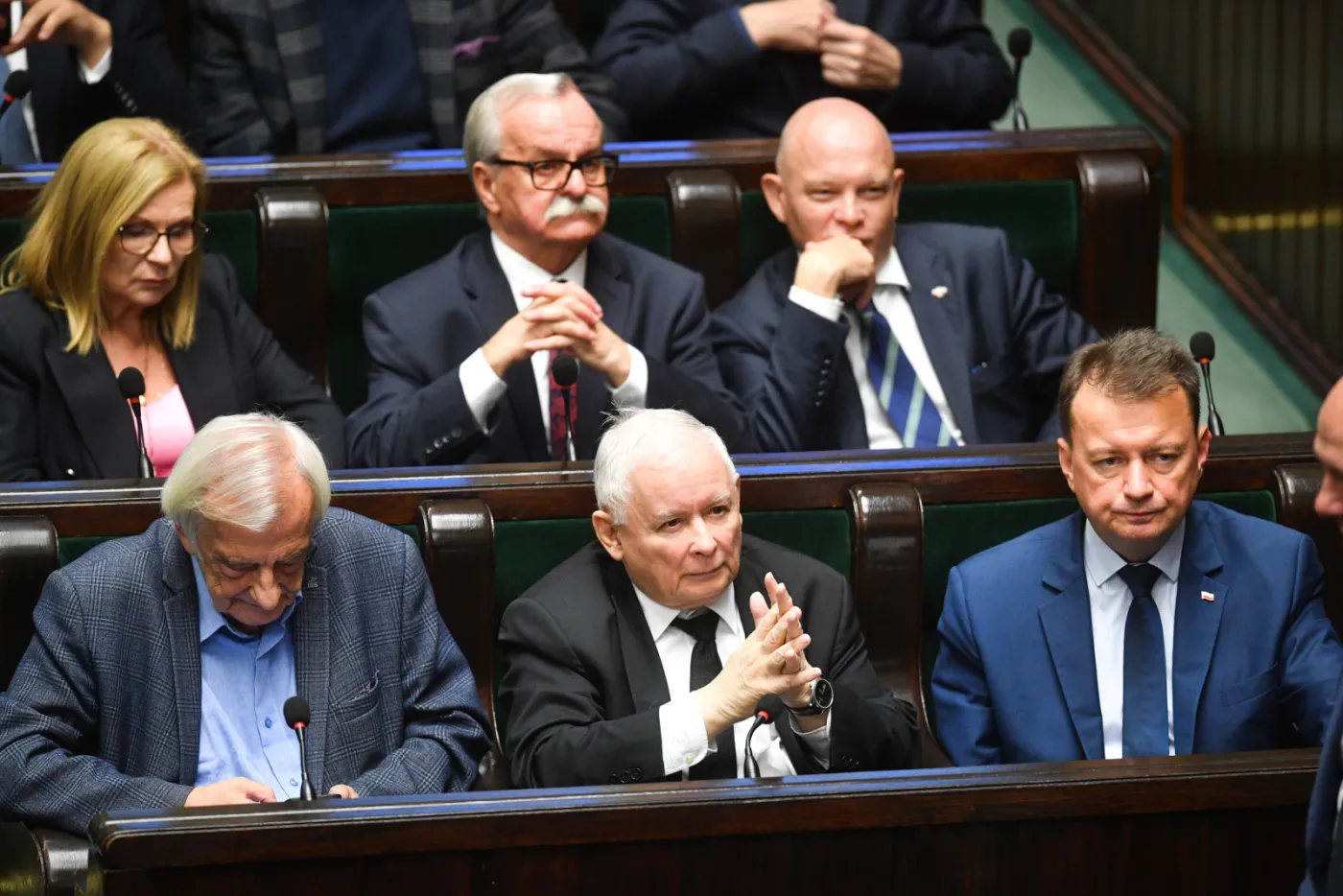Zjednoczona Prawica wciąż na czele. Komu spada, komu rośnie? SONDAŻ