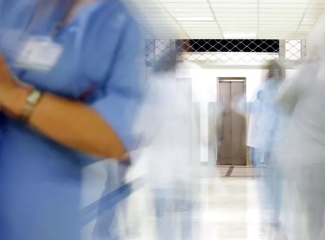 W CZD rozmowy trwają, a ile zarabiają pielęgniarki za granicą? KONKRETNE DANE