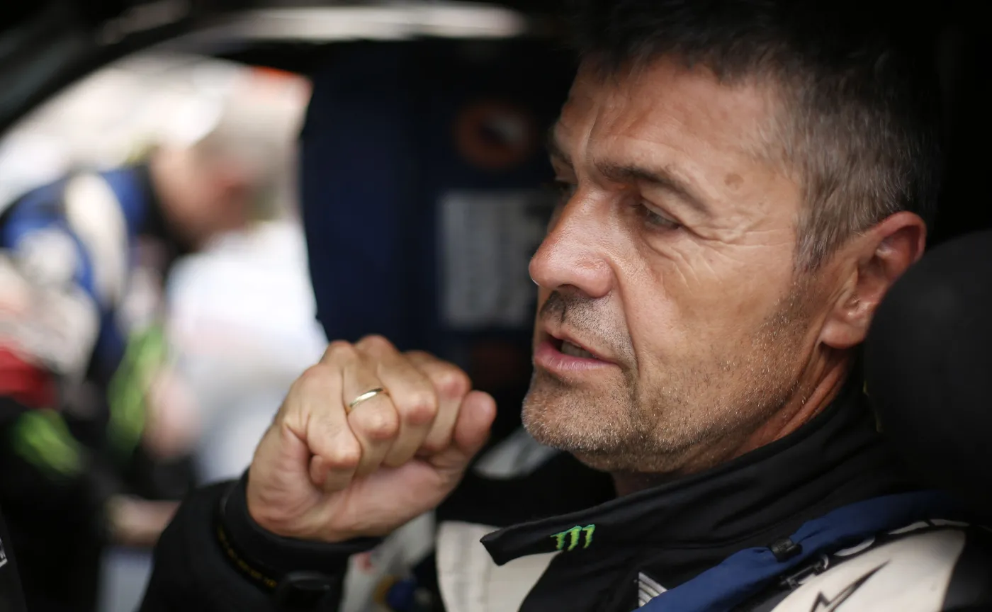 Krzysztof Hołowczyc miał wypadek. Tak wygląda jego BMW po dachowaniu