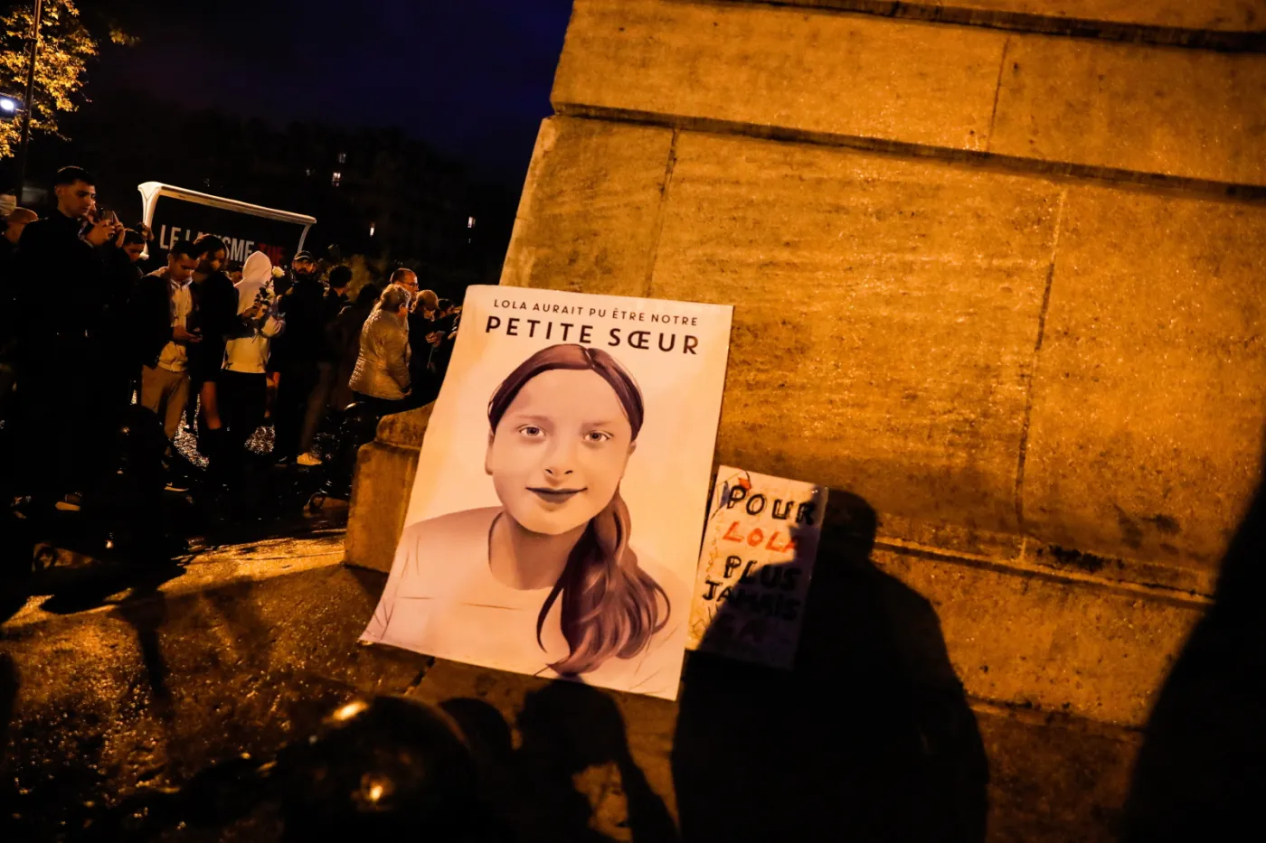 Francuska prawica uczciła pamięć brutalnie zamordowanej 12-latki. "Lola mogła być naszą młodszą siostrą"