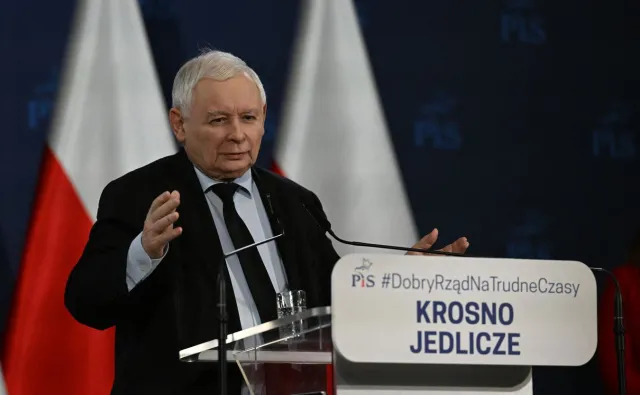 Czarnecki leżał pijany na ulicy. Kaczyński: Został zawieszony, chociaż, zdaje się, do domu było już niewiele