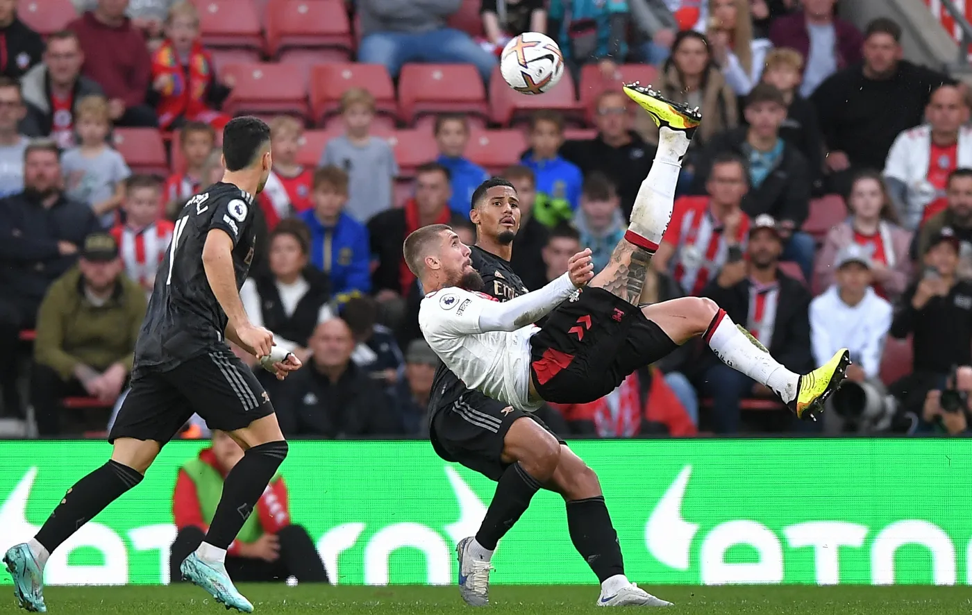 Szturm "Kanonierów" na bramkę "Świętych" ze skromnym efektem. Pierwszy remis Arsenalu