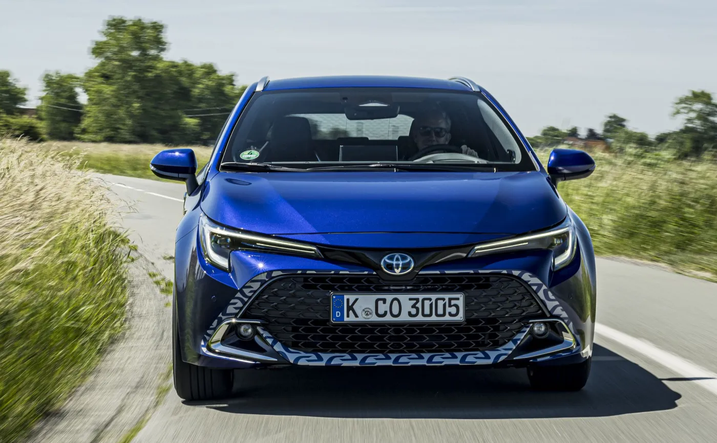 Nowa Toyota z hybrydą 5. generacji już Polsce. Nie tylko spalanie robi różnicę