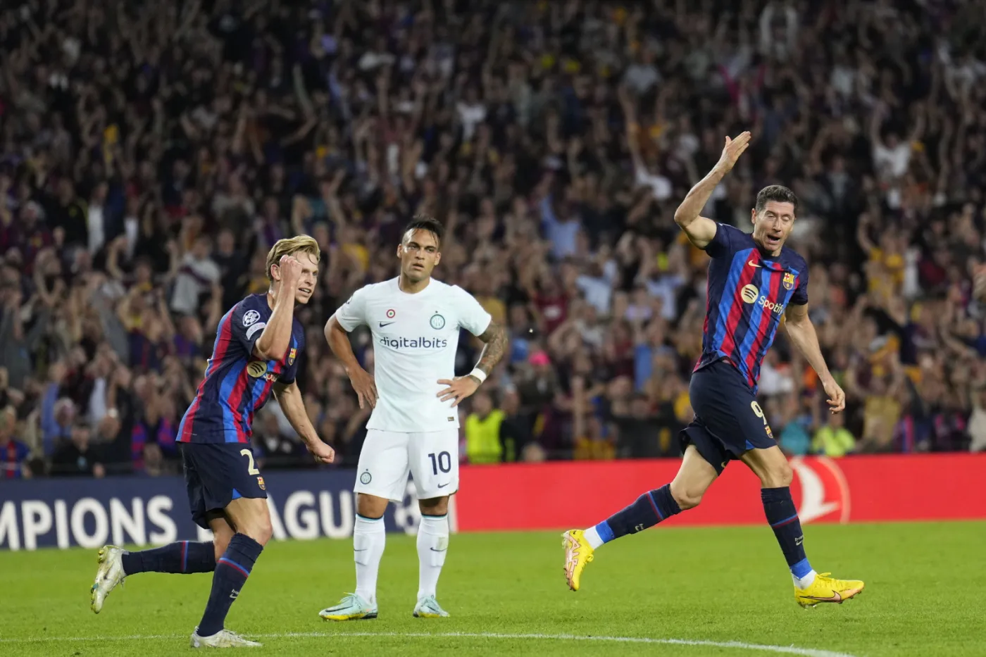 Liga Mistrzów: Dwa gole Lewandowskiego i remis "Barcy" z Interem [WIDEO]