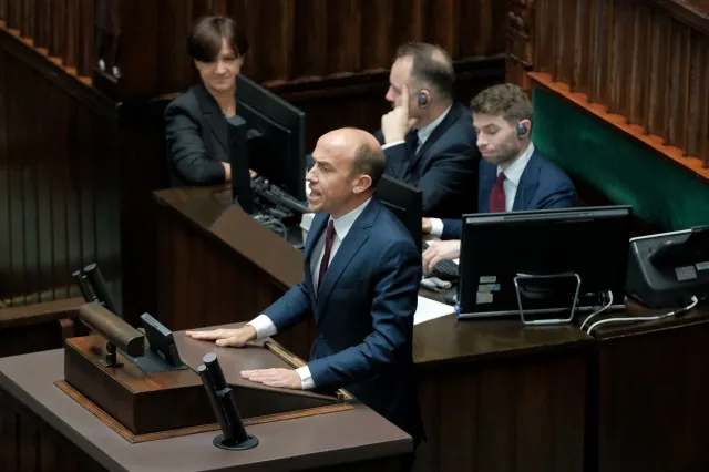 Lichocka pozwała Budkę, ten rezygnuje z immunitetu. Awantura w Sejmie