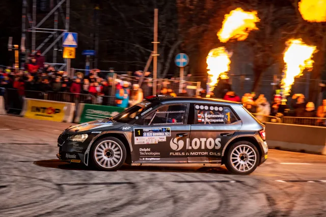 Poważny wypadek Kajetanowicza na odcinku specjalnym Rajdu Japonii