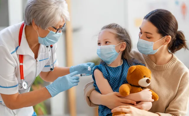 W tym sezonie może być więcej zakażeń grypą. Kluczowe jest szczepienie dzieci
