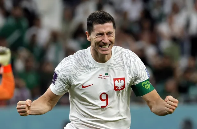 Robert Lewandowski znalazł kibica, który zmienił narodowe barwy