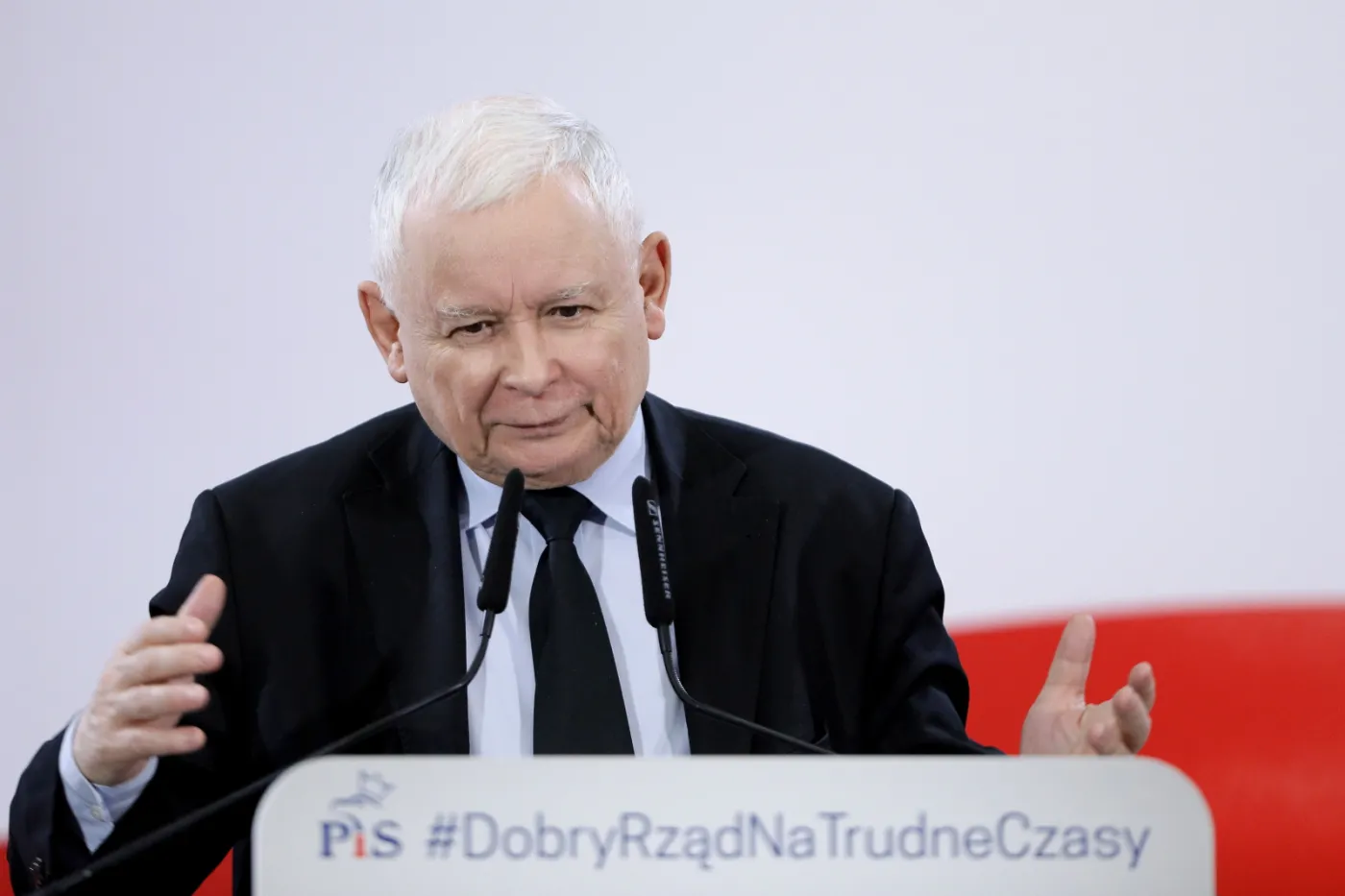 Kaczyński o "prokuratorze wyglądającym jak koń". Giertych zareagował, do dyskusji włączył się Sikorski