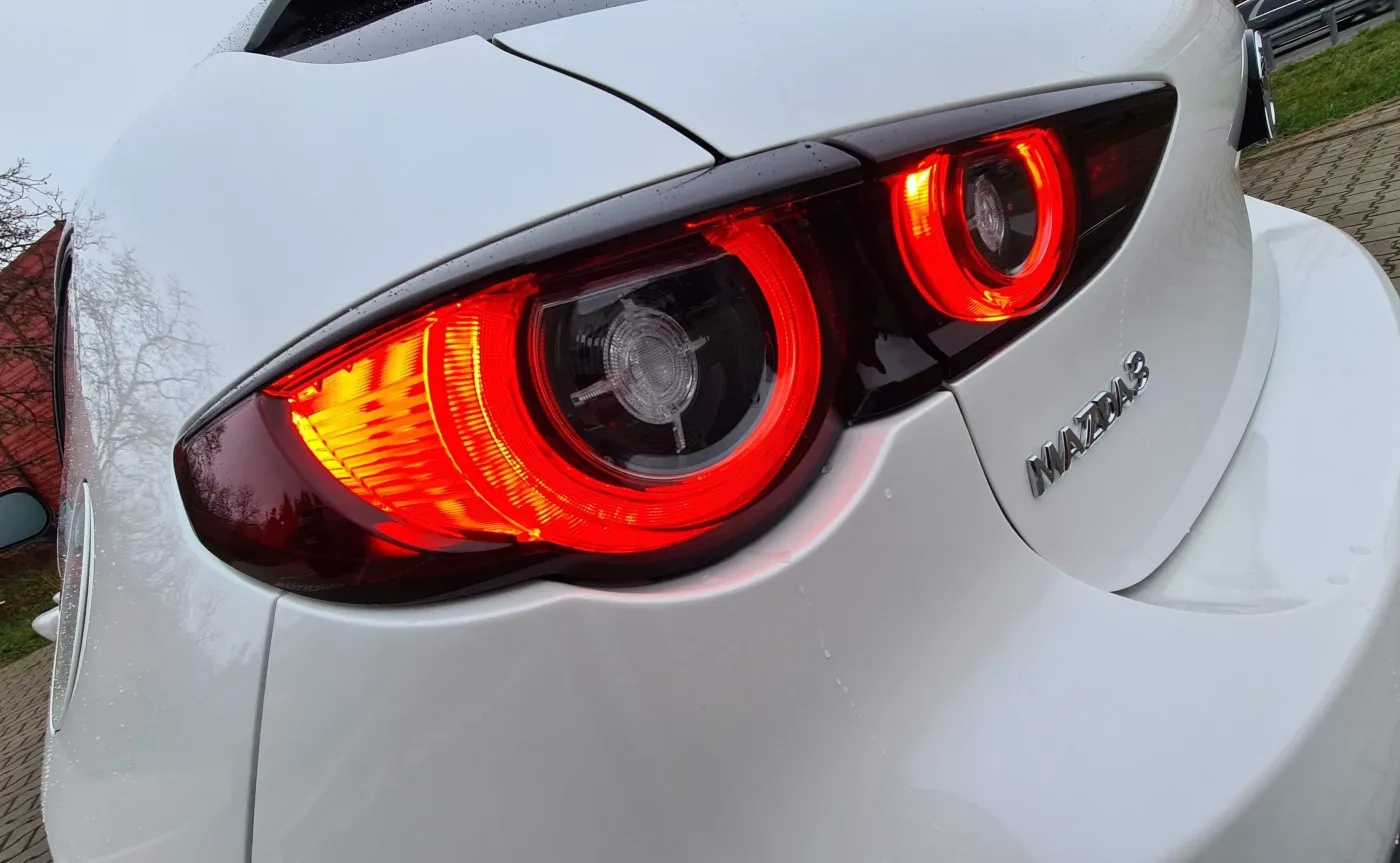 mazda-3-eskyactiv-x-37650671.jpg