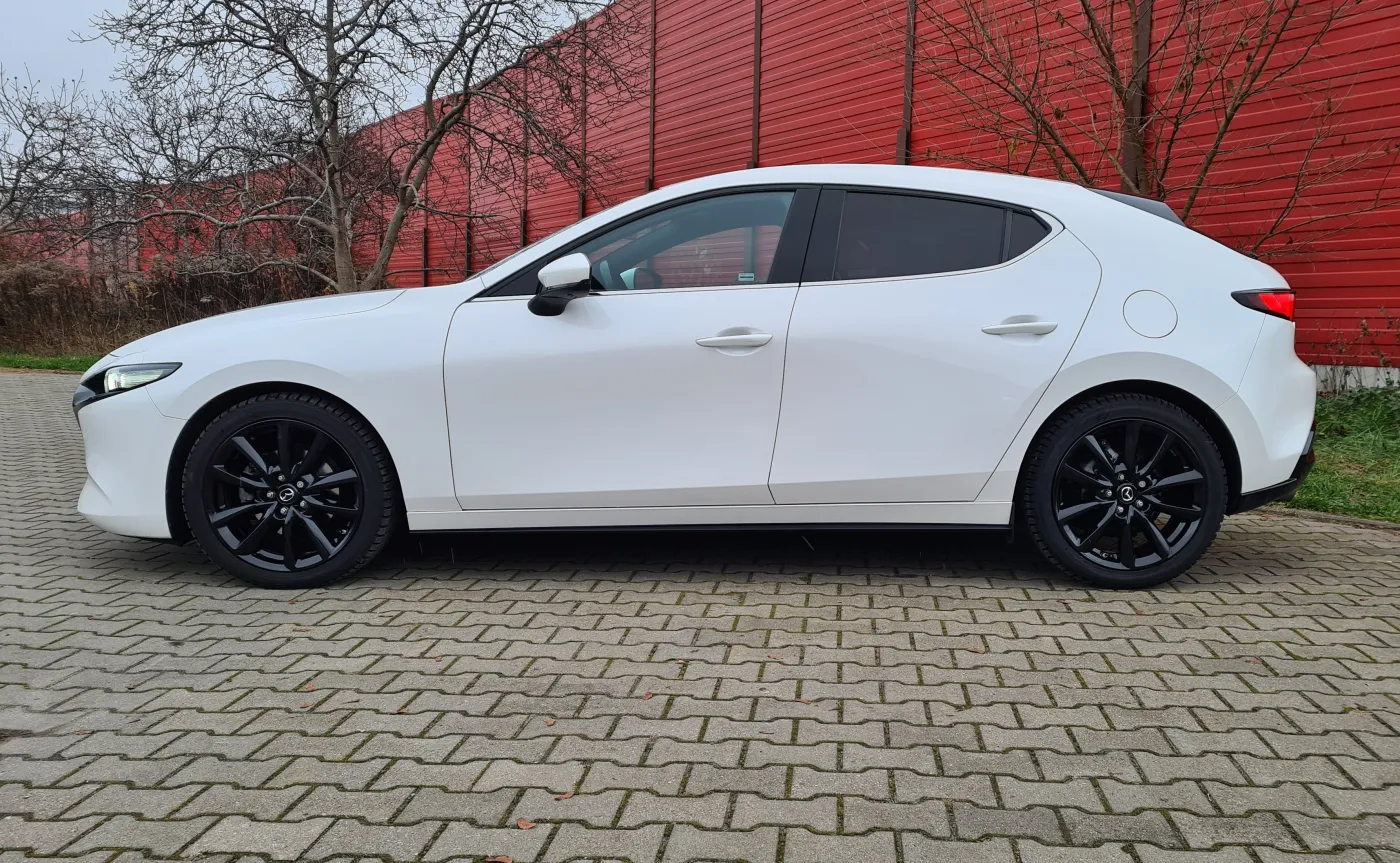mazda-3-eskyactiv-x-37650747.jpg
