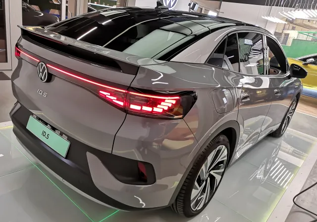 Wiemy, kiedy ceny baterii do samochodów elektrycznych zaczną spadać