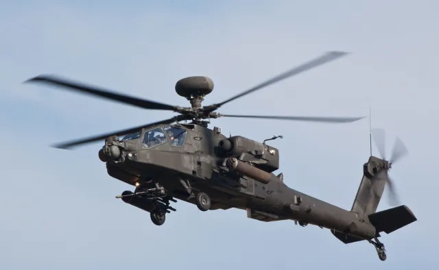 USA przerzucą do Polski z Grecji 12 śmigłowców bojowych AH-64 Apache