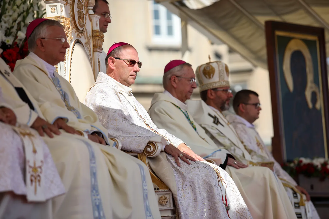 Prymas o słowach brata bp. Janiaka: Są raniące dla osób skrzywdzonych