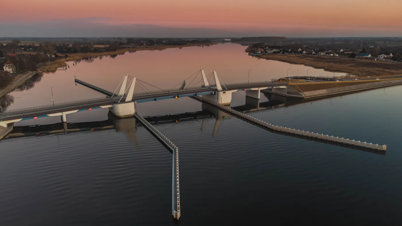 Awaria mostu w Sobieszewie; Martwą Wisłą nie przepłyną większe jednostki