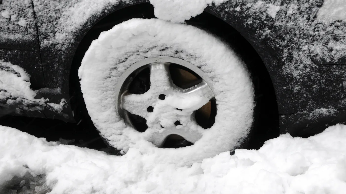 Powrót zimy. Trudne warunki na drogach [PROGNOZA POGODY]