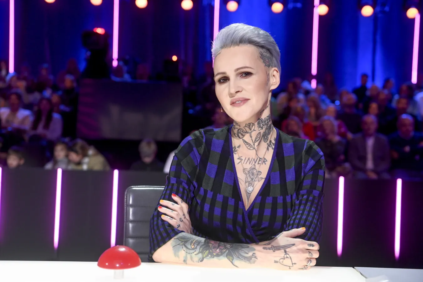 Zmarszczki, siwe włosy... Agnieszka Chylińska zaskoczyła fanów nowym wizerunkiem [FOTO]