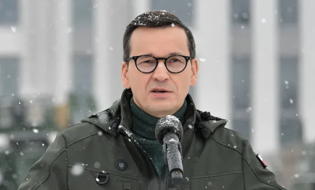 Morawiecki ostro odpowiada na zarzuty. "Ciężko jest świętować, kiedy nie można wziąć udziału w przyjęciu"...