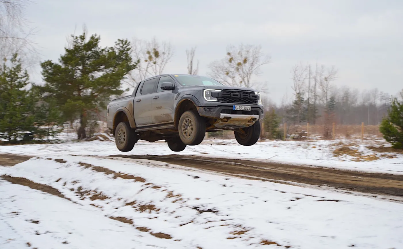 ford-ranger-raptor-37706762.jpg