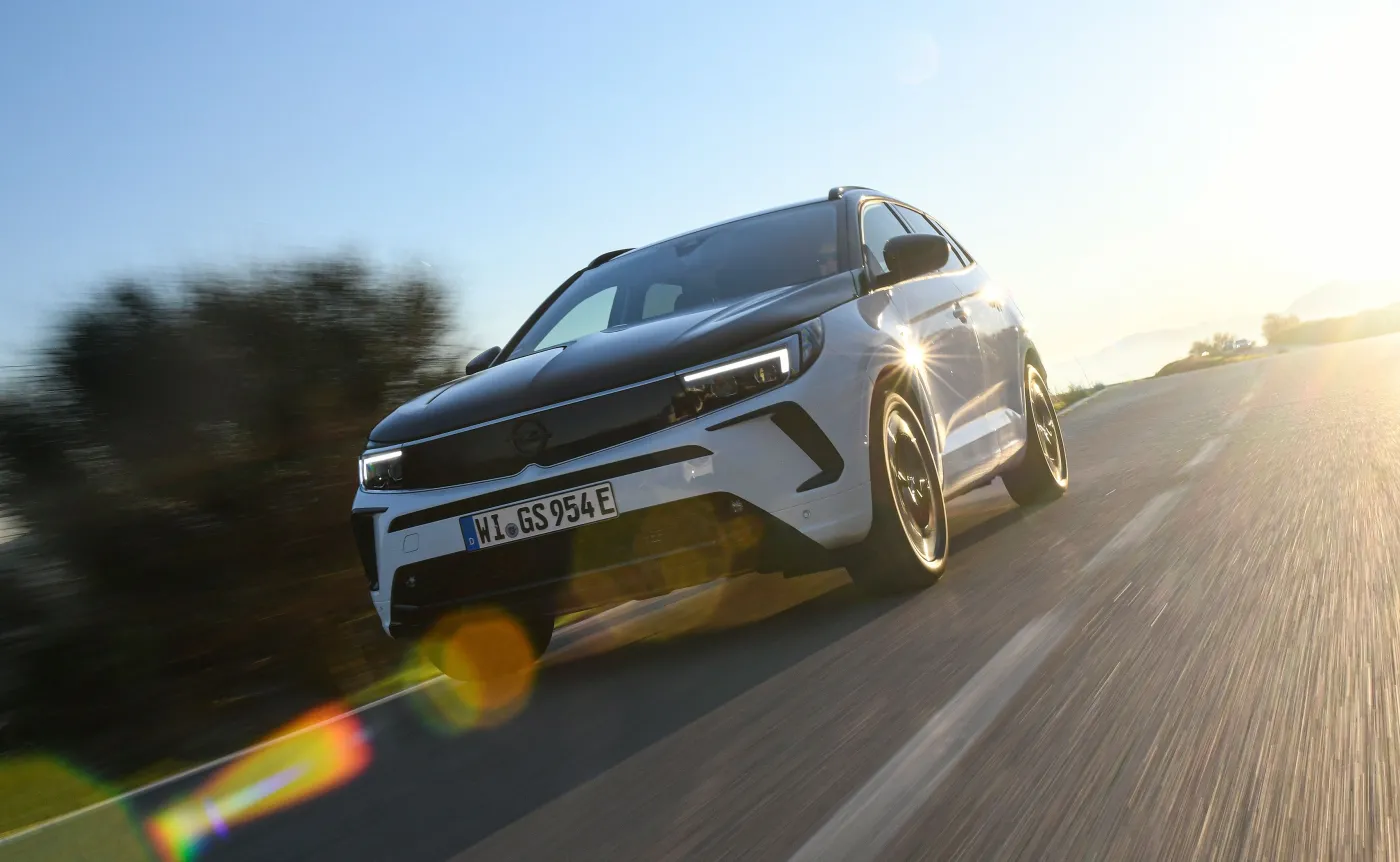 opel-grandland-gse-37697656.jpg