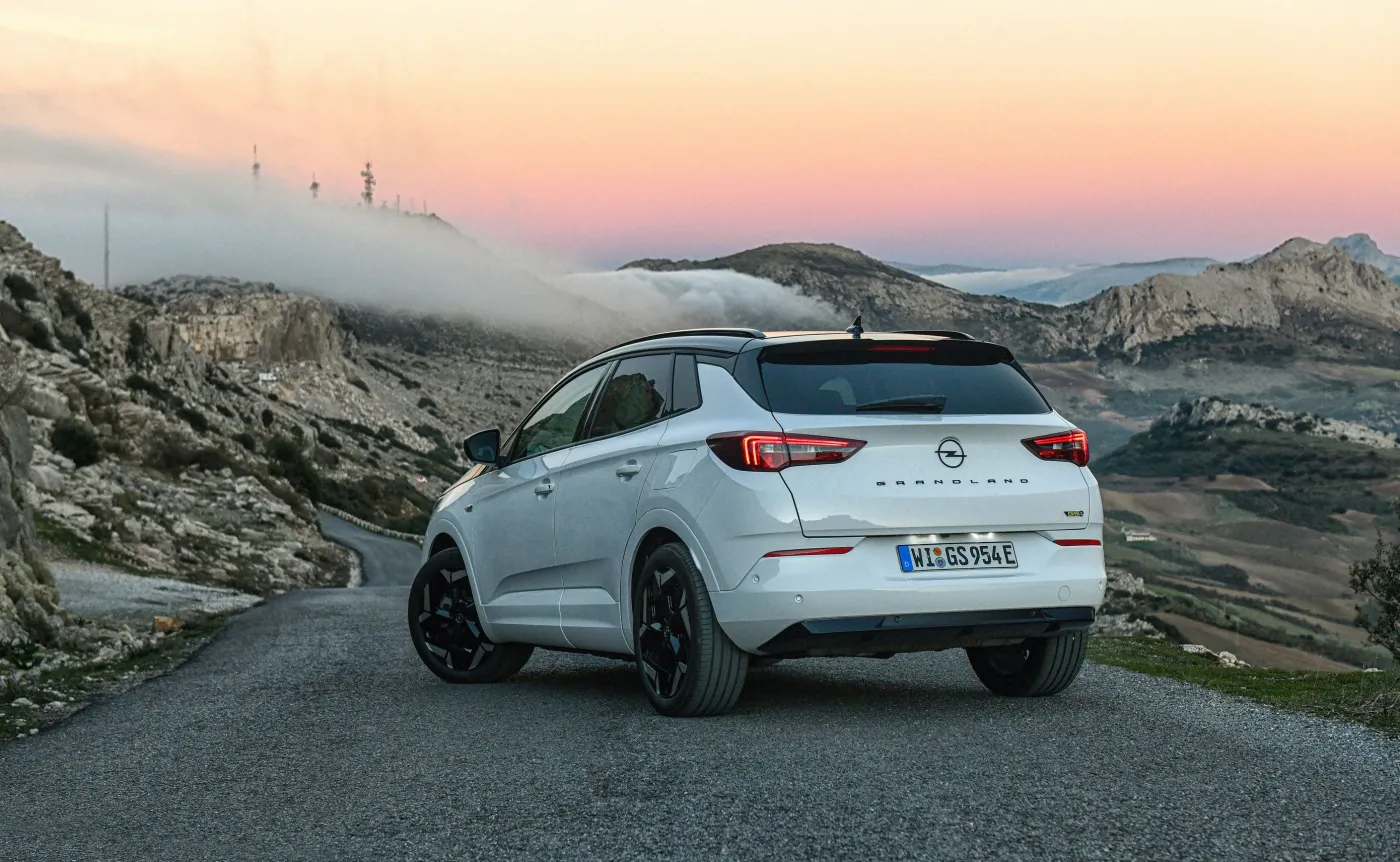 opel-grandland-gse-37697691.jpg