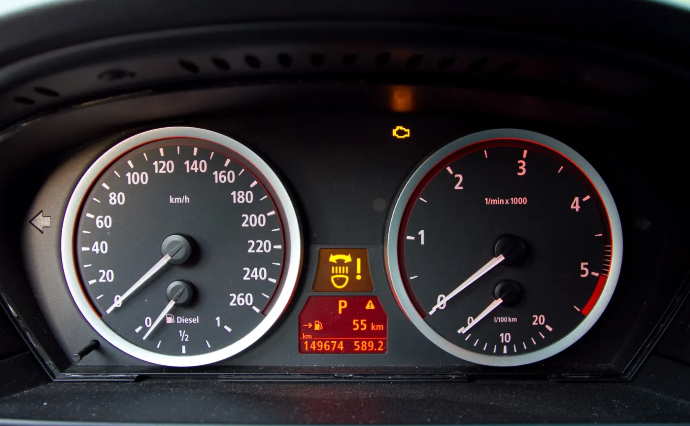 Cofanie licznika to prawdziwa plaga. Na jakie modele trzeba najbardziej uważać?