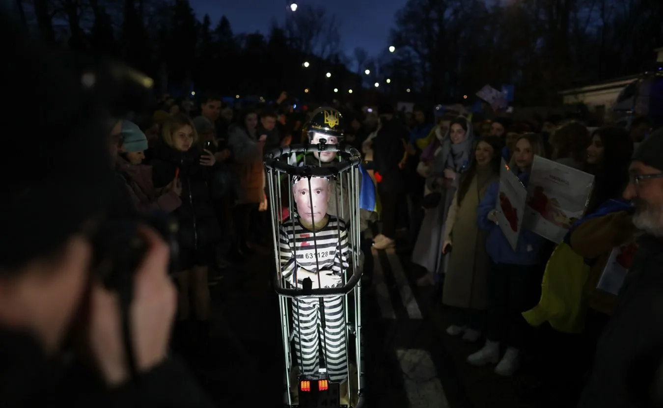 "F... Putin"! Demonstracje w kilku miastach Polski. W Warszawie - przed ambasadą Rosji