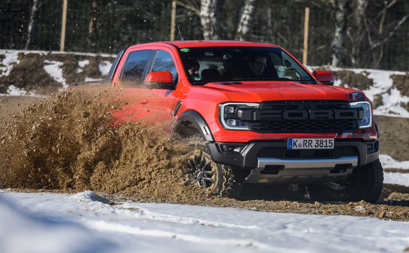 ford-ranger-raptor-37706798.jpg