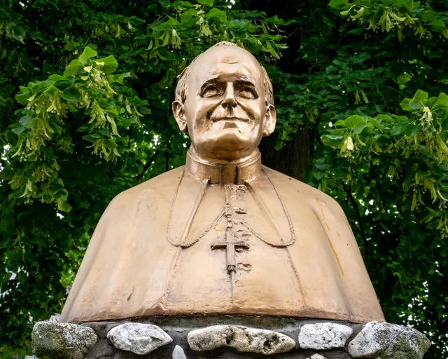 Sellin ostrzega: Wybory zdecydują, czy w Polsce będą likwidowane pomniki Jana Pawła II