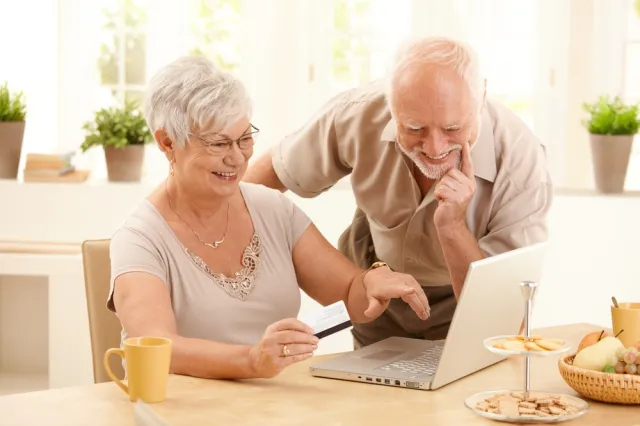 Prezes ZUS obiecuje: Pierwsze "trzynastki" trafią do emerytów przed Wielkanocą