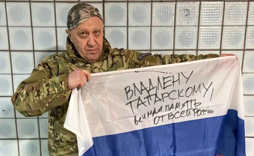 ISW: Grupa Wagnera triumfuje w Bachmucie. Wymowne zdjęcie Prigożyna z flagą