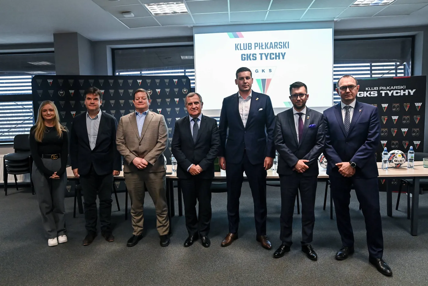 Konferencja prasowa KP GKS Tychy przedstawiajacego nowego inwestora klubu - Tychy Investment Company LimitedN/z Averi Seelig Paul Conway Frederick R. Ayers Jr. Andrzej Dziuba Maximilian Kothny Leszek Bartnicki Krzysztof Wozniak