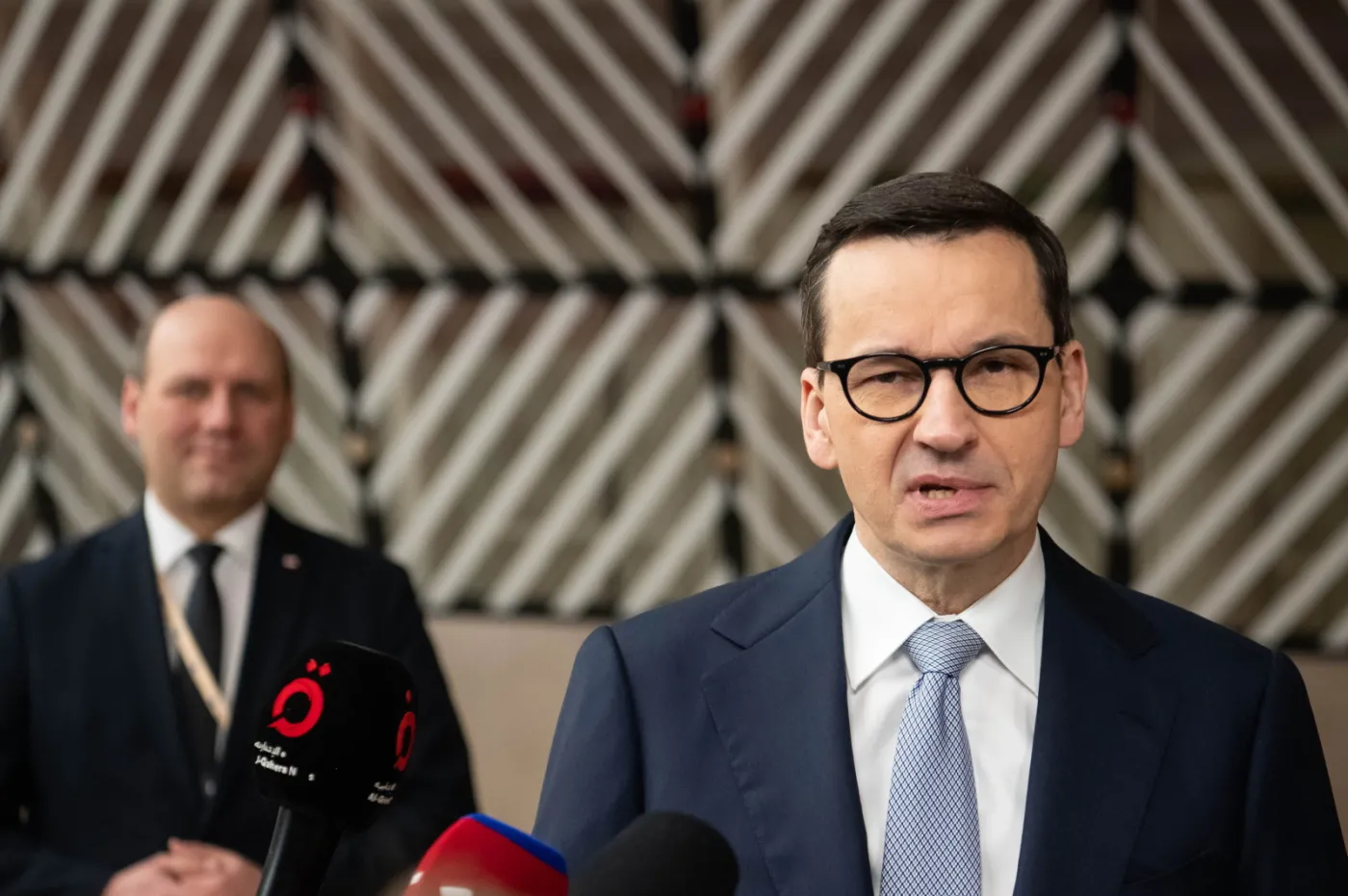 Morawiecki: 300 mln euro trafi do Polski do Wielkanocy, potem kolejne 500-600 mln