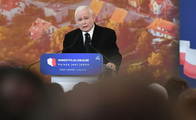 Jarosław Kaczyński wspomina zmarłego brata. "Bez niego tego wszystkiego, by nie było"