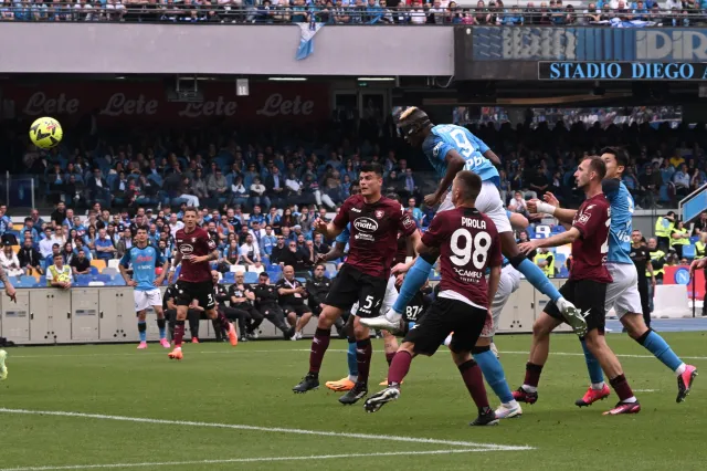 Szampany nadal się mrożą. Koronacja Napoli odroczona [WIDEO]