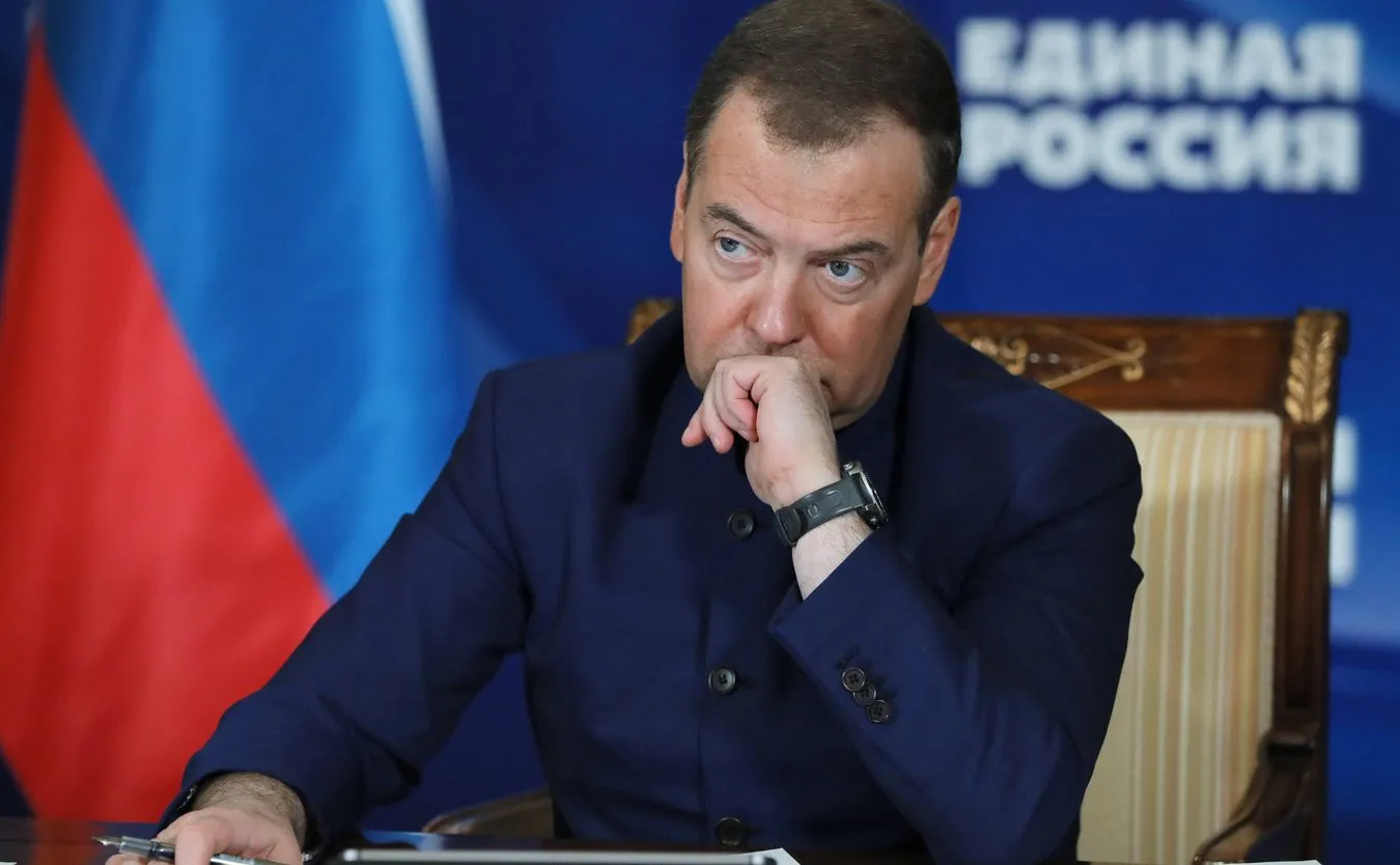 Miedwiediew grozi Zełenskiemu. "Nie ma innych opcji..."