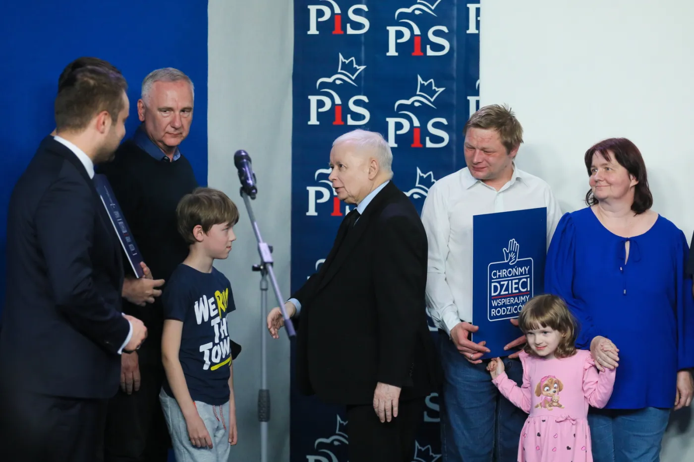 Kaczyński chce "chronić dzieci przed seksualizacją". O co chodzi w projekcie?