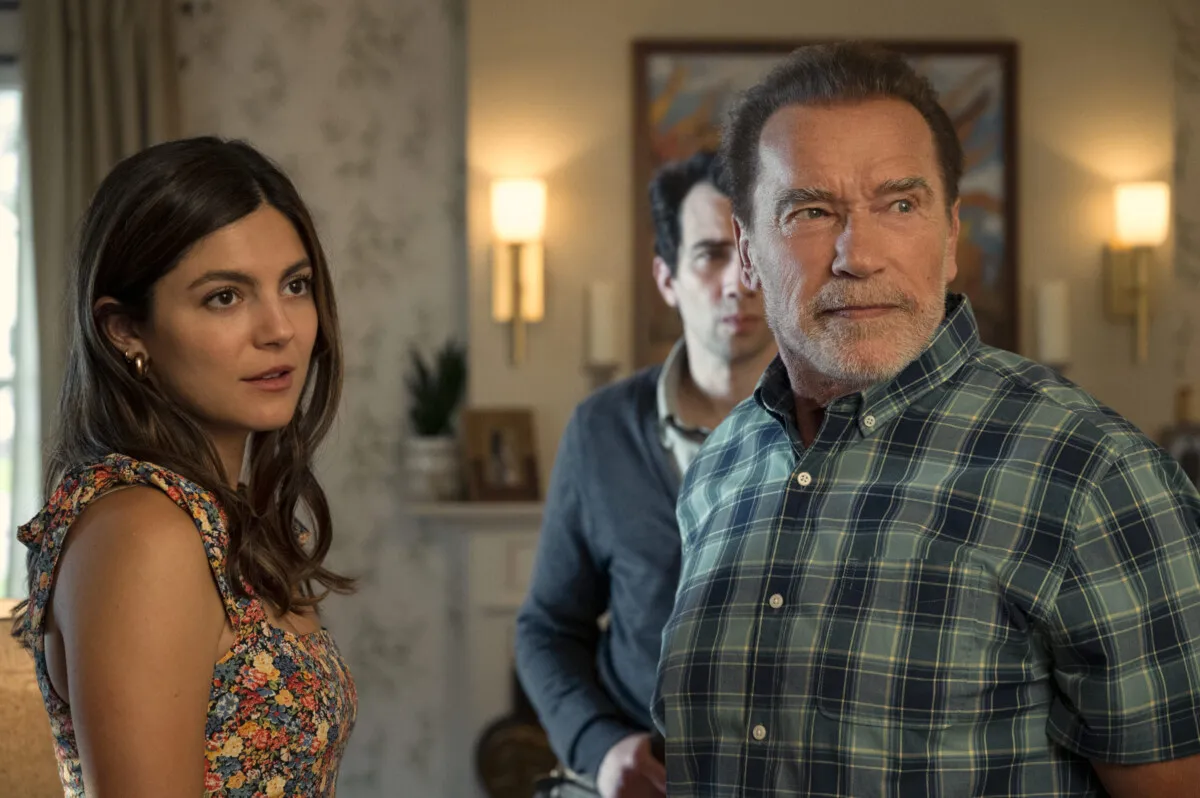 Monica Barbaro i Arnold Schwarzenegger w serialu "Fubar"