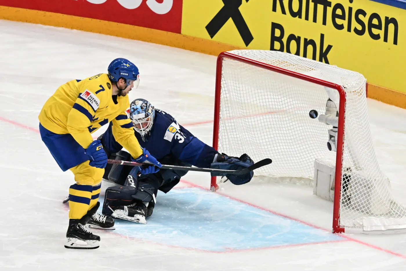 MŚ w hokeju. Broniąca tytułu Finlandia przegrała ze Szwecją [WYNIKI]